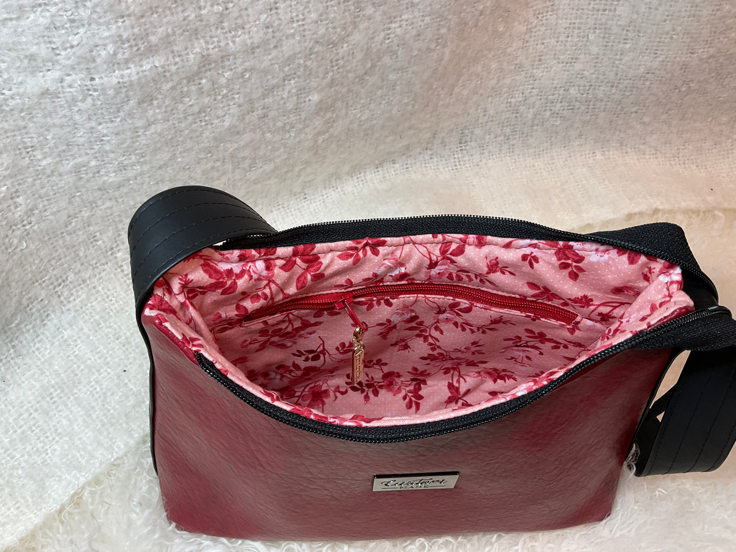 Beanie Baguette Red/Black Vegan Leather