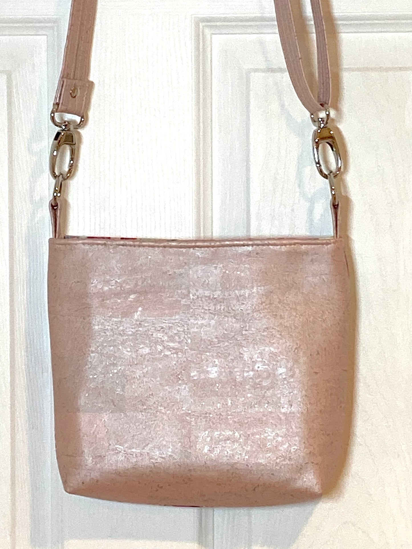 Cork Criss Cross Front Pocket Crossbody Bag