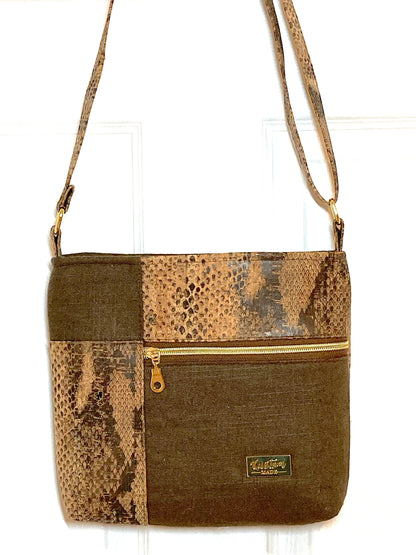 Cork Criss Cross Front Pocket Crossbody Bag